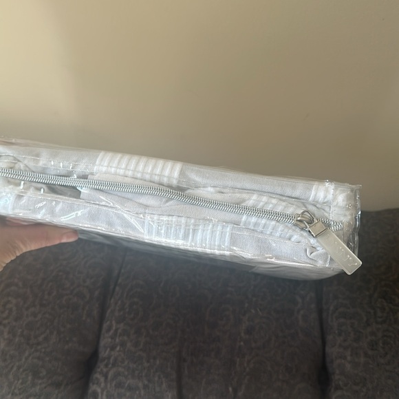 DKNY Gray /white Shower Curtain - Picture 3 of 6